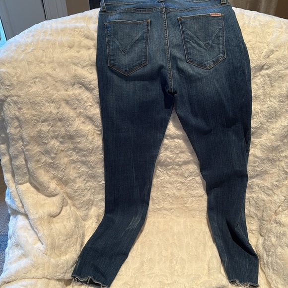 Hudson Designer Jeans Medium Wash Perfect for fall and wearing with boots! - Picture 4 of 6
